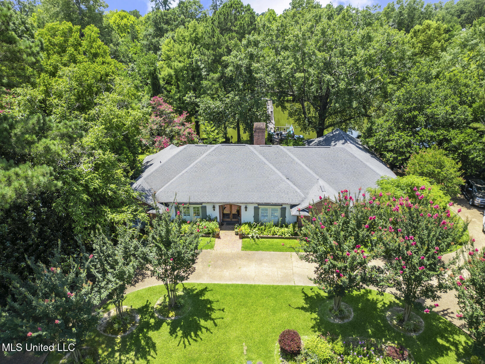 127 Winged Foot Circle Jackson, MS 39211 - Photo 7 of 59 127 Winged Foot Circle Drone-2