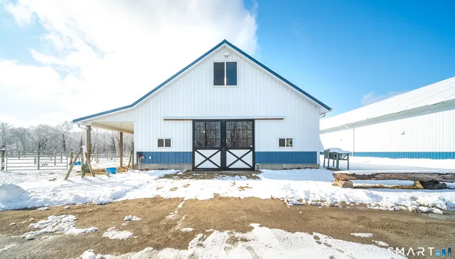 a view of a back yard of the house