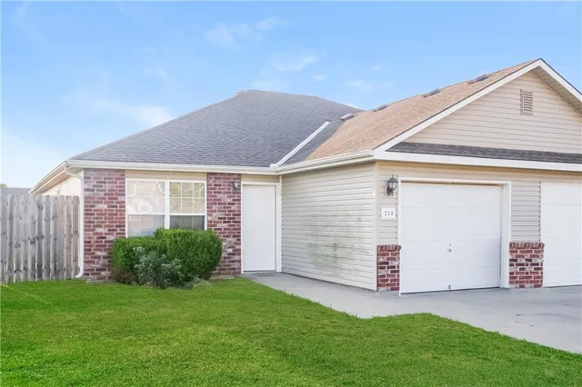 $1,430 | 210 Palmer Court, Pleasant Hill, MO 64080