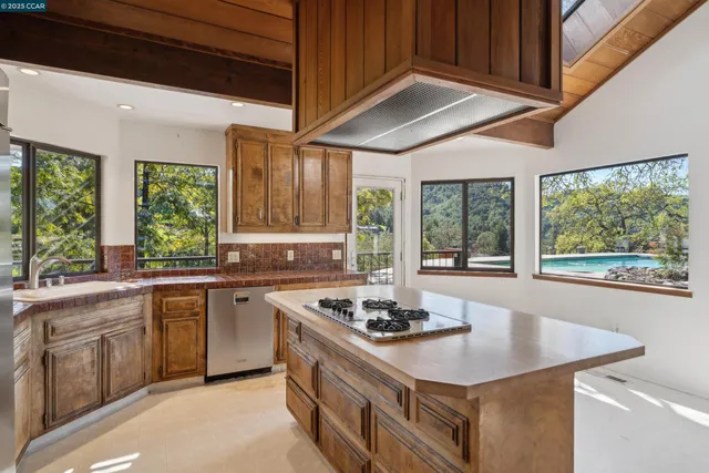 $2,298,000 | 5 Leeward Glen, Lafayette, CA 94549