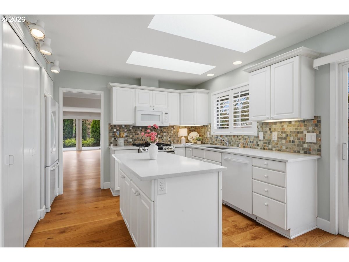 32231 Southwest Boones Bend Road Wilsonville, OR 97070 - Photo 13 of 43 Kitchen