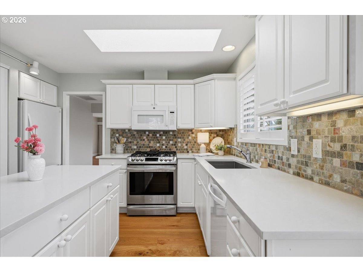32231 Southwest Boones Bend Road Wilsonville, OR 97070 - Photo 14 of 43 Kitchen