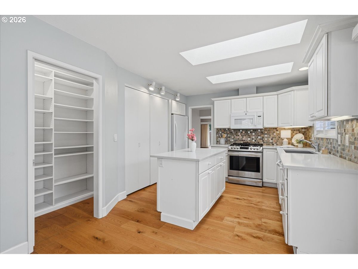 32231 Southwest Boones Bend Road Wilsonville, OR 97070 - Photo 15 of 43 Pantry