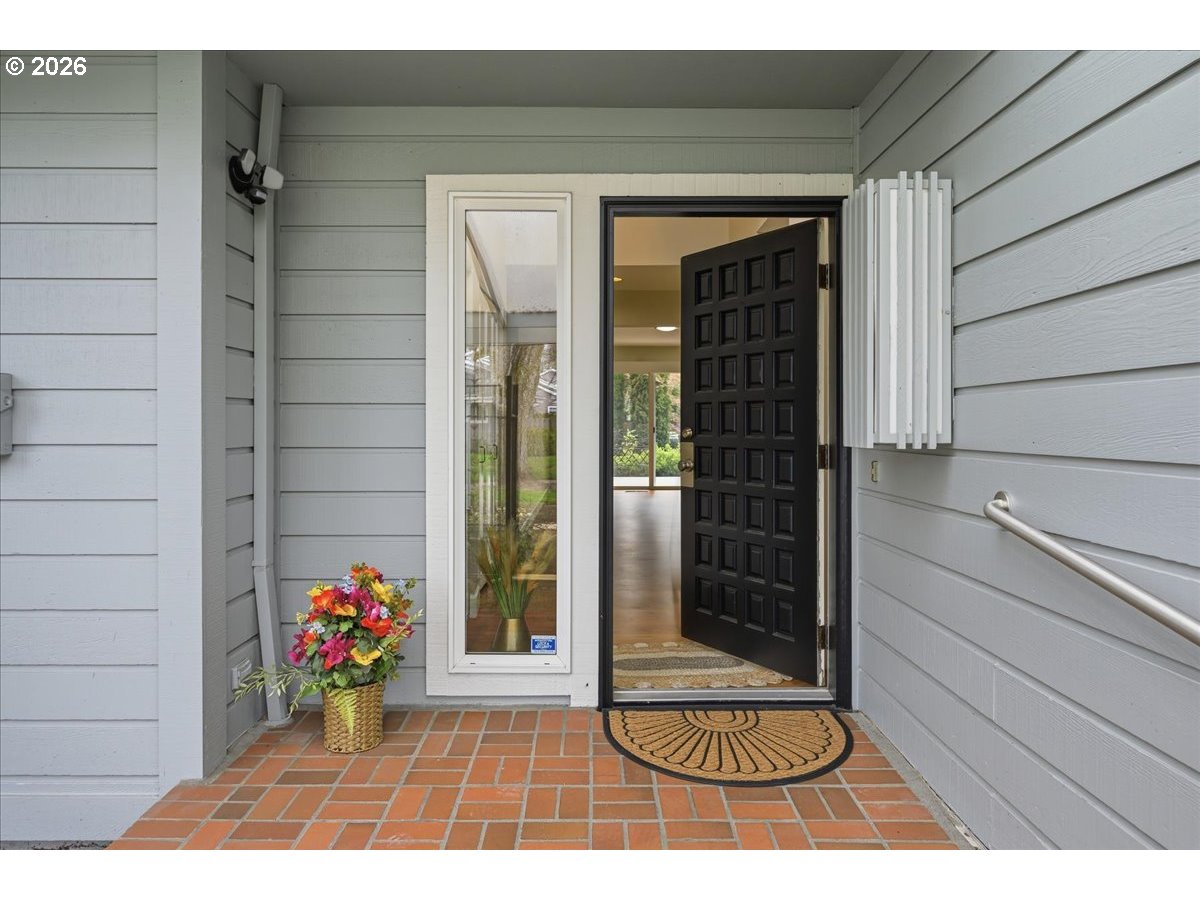 32231 Southwest Boones Bend Road Wilsonville, OR 97070 - Photo 3 of 43 Entrance/Foyer