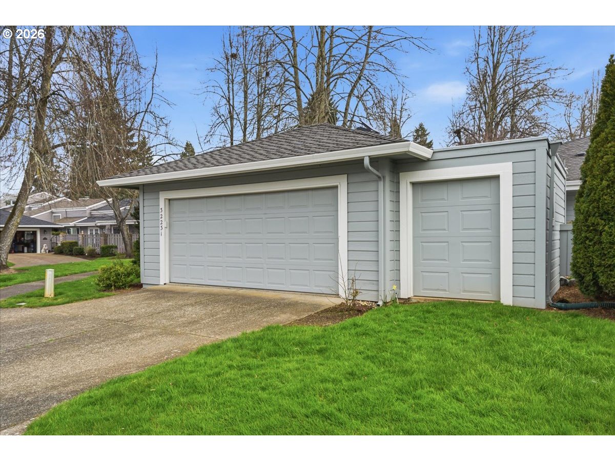 32231 Southwest Boones Bend Road Wilsonville, OR 97070 - Photo 32 of 43 Garage