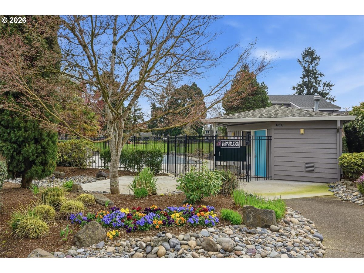 32231 Southwest Boones Bend Road Wilsonville, OR 97070 - Photo 34 of 43 Community Pool