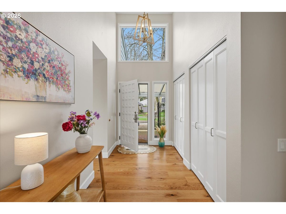 32231 Southwest Boones Bend Road Wilsonville, OR 97070 - Photo 4 of 43 Entrance/Foyer