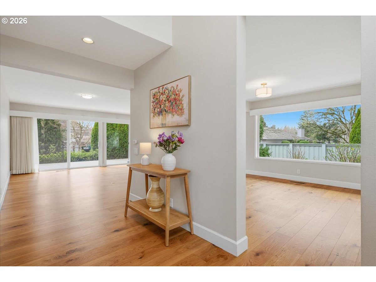 32231 Southwest Boones Bend Road Wilsonville, OR 97070 - Photo 5 of 43 Entrance/Foyer