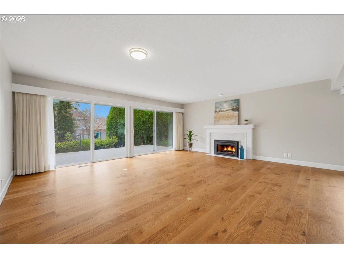 32231 Southwest Boones Bend Road Wilsonville, OR 97070 - Photo 6 of 43 Living Room