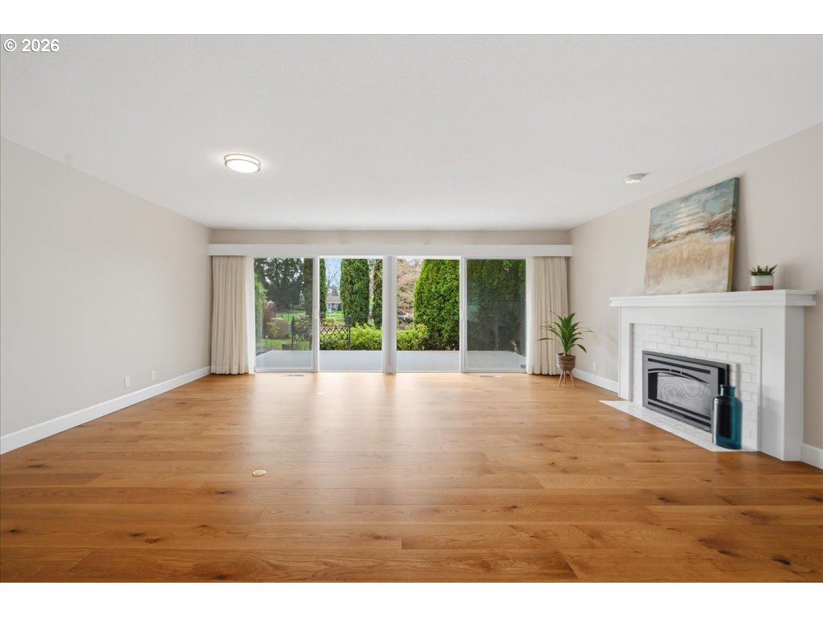 32231 Southwest Boones Bend Road Wilsonville, OR 97070 - Photo 7 of 43 Living Room