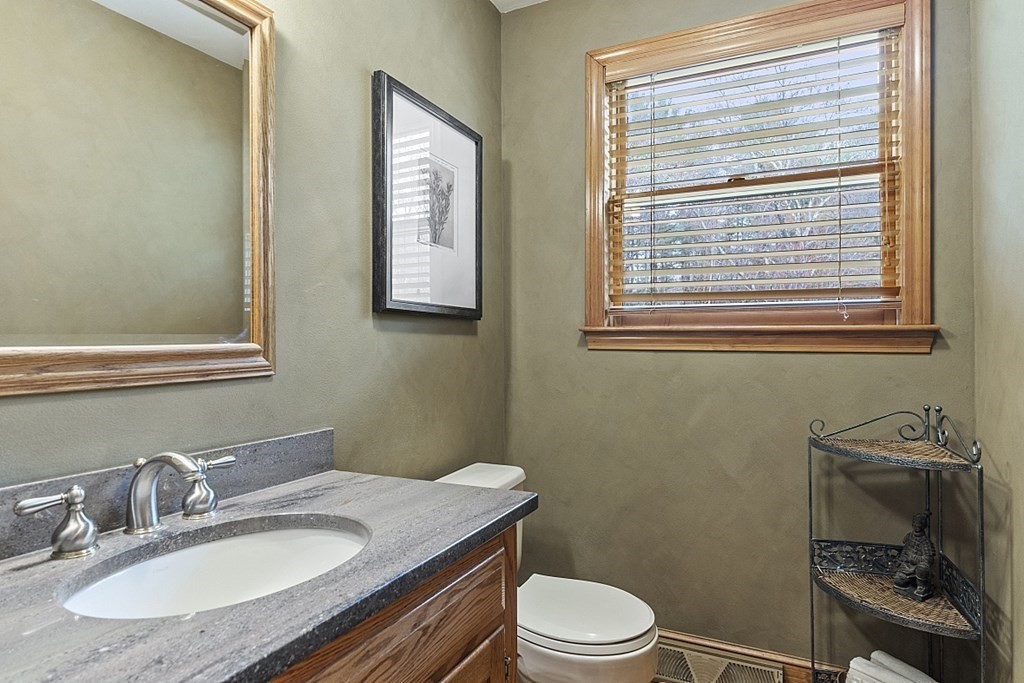 113 Robin Hill Road Chelmsford, MA 01824 - Photo 17 of 42 Gallery Image 17