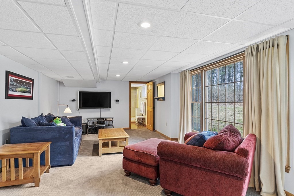 113 Robin Hill Road Chelmsford, MA 01824 - Photo 33 of 42 Gallery Image 33