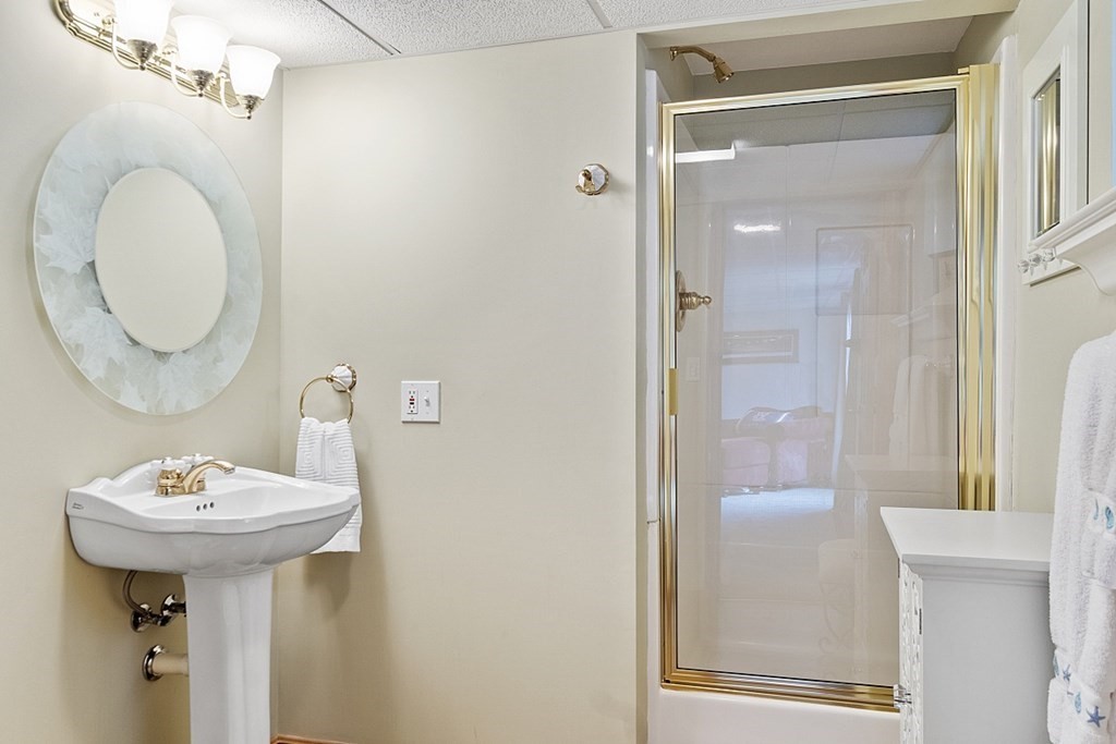 113 Robin Hill Road Chelmsford, MA 01824 - Photo 35 of 42 Gallery Image 35