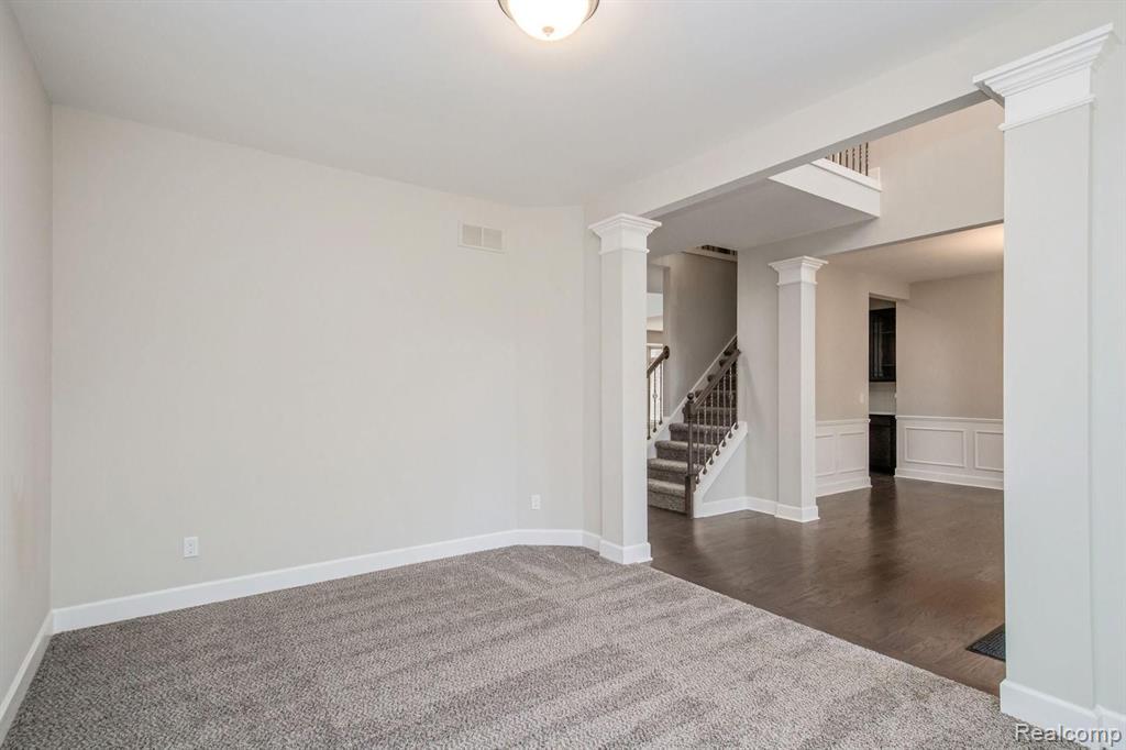 47639 Alpine Drive Novi, MI 48374 - Photo 4 of 36