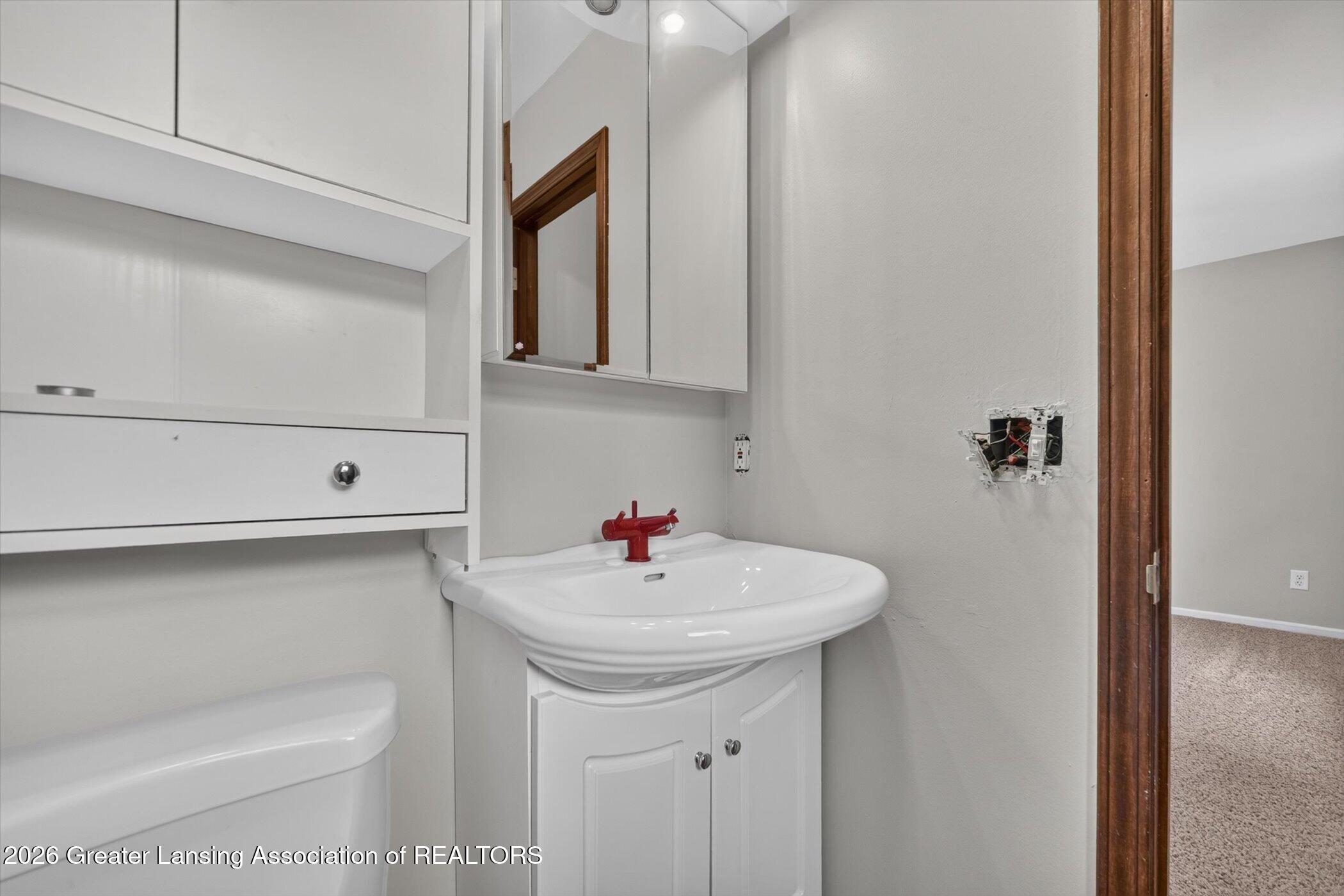 1817 Hamilton Road Okemos, MI 48864 - Photo 13 of 34 15-1817-Hamilton-Rd-Windowstill-Photogra