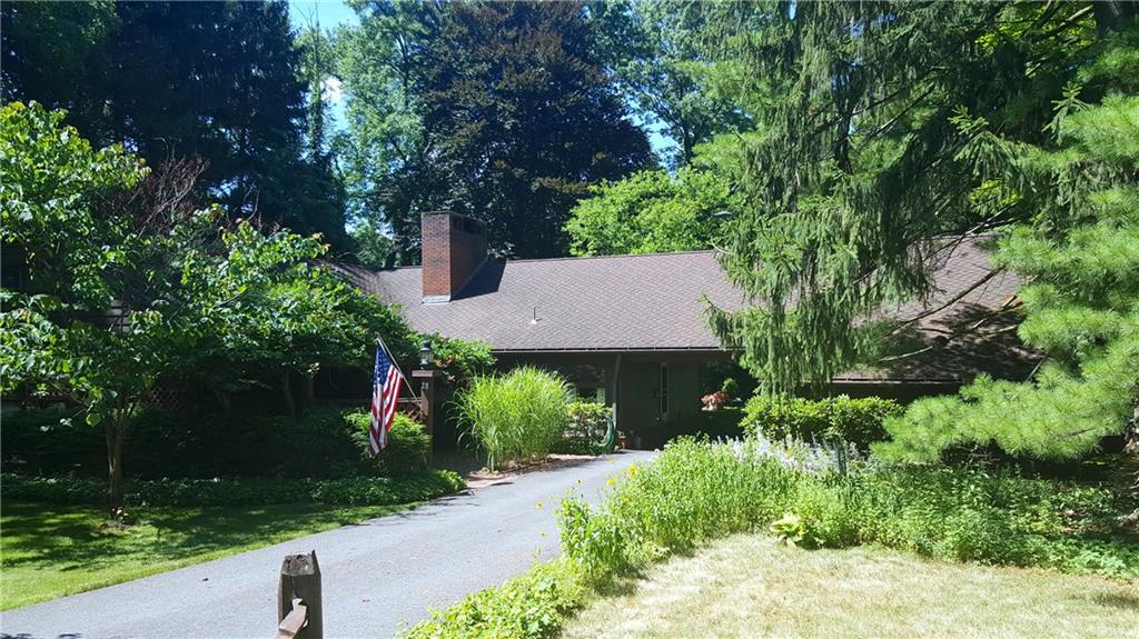 28 Newgate Road Pittsburgh, PA 15202 - Photo 2 of 24 Charming 1.5 story home with first floor master and laundry!