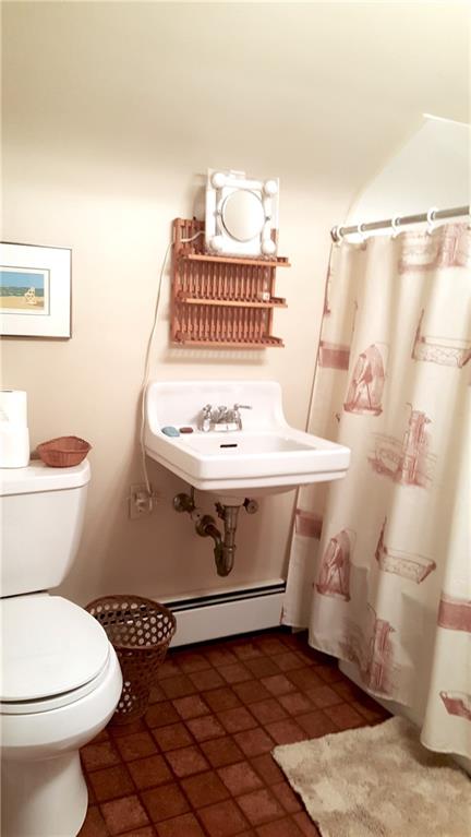 28 Newgate Road Pittsburgh, PA 15202 - Photo 20 of 24 Upstairs full bath.