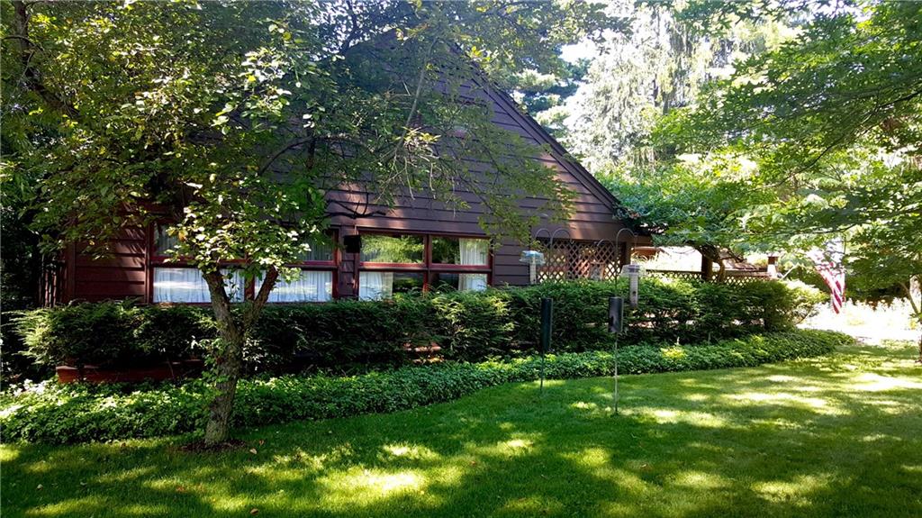 28 Newgate Road Pittsburgh, PA 15202 - Photo 4 of 24 Landscaped privacy...
