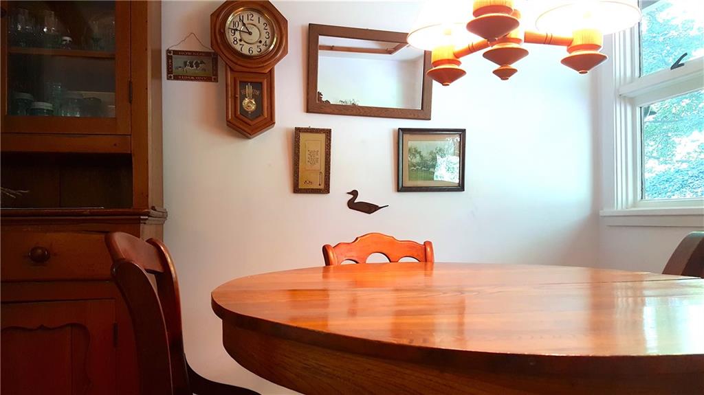 28 Newgate Road Pittsburgh, PA 15202 - Photo 10 of 24 Breakfast nook.