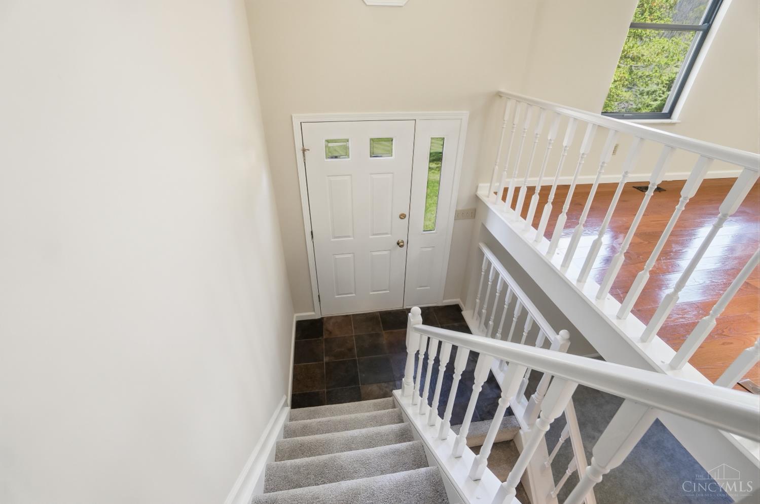 6340 Sheed Road Cincinnati, OH 45247 - Photo 3 of 60
