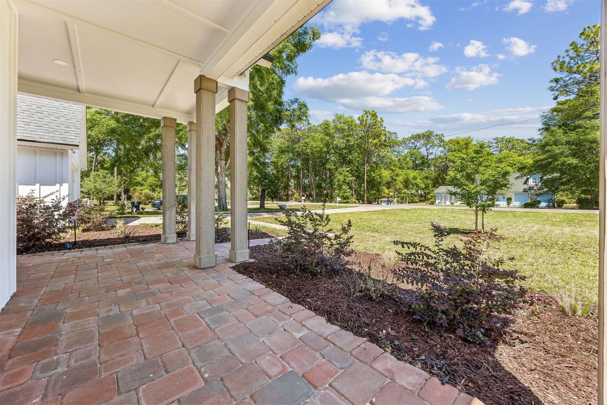 95121 North Ellis Landing Road Fernandina Beach, FL 32034 - Photo 4 of 37 a view of a backyard with garden