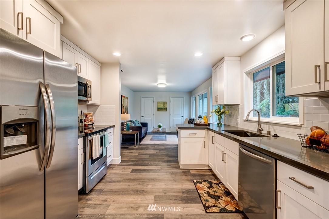 10831 Southeast 181st Street Renton, WA 98055 - Photo 6 of 19 Gallery Image 6