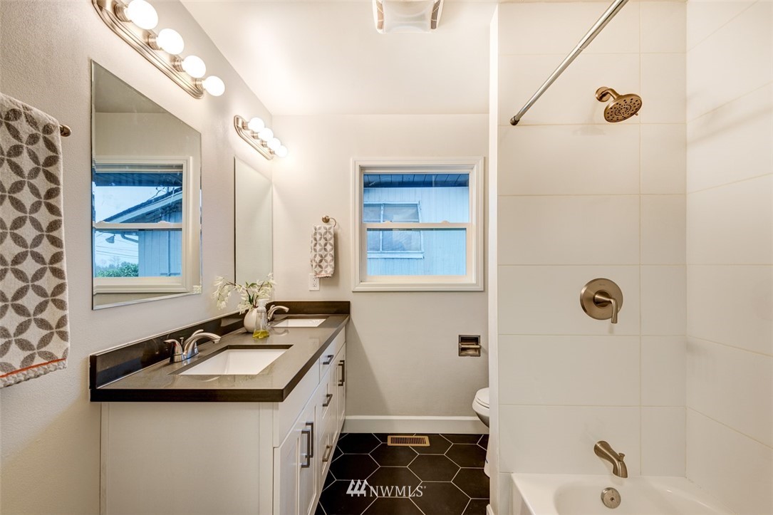 10831 Southeast 181st Street Renton, WA 98055 - Photo 10 of 19 Gallery Image 10
