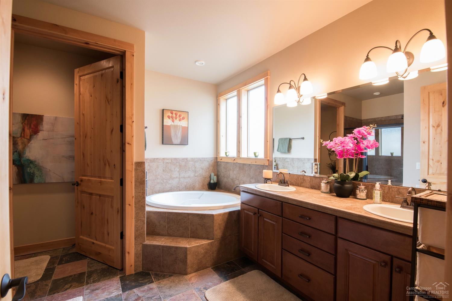 929 Southwest Vantage Point Way Bend, OR 97702 - Photo 12 of 16 Additional Photo