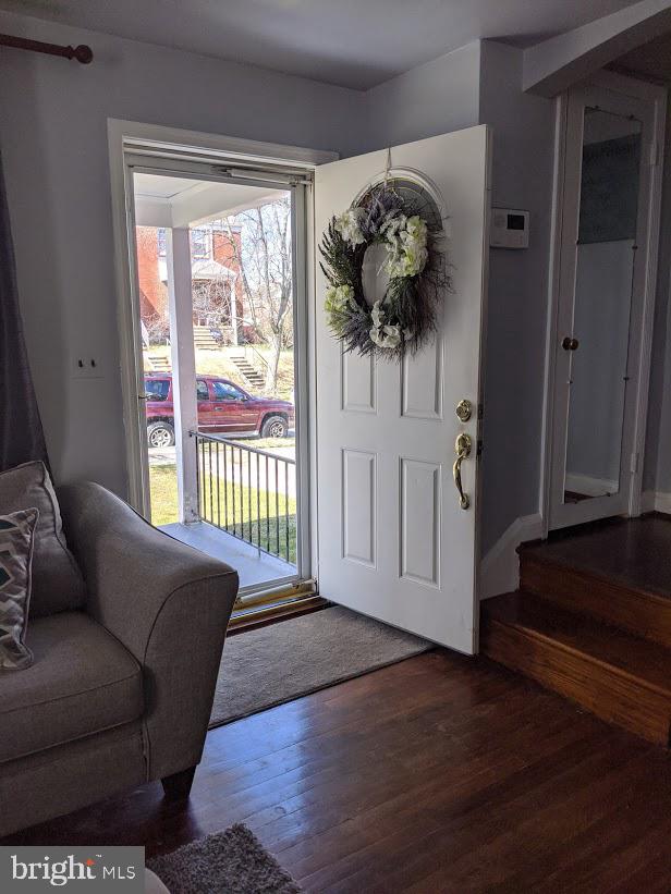 5929 Falkirk Road Baltimore, MD 21239 - Photo 4 of 24 Entry