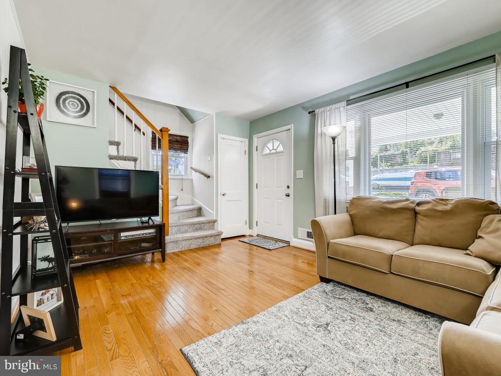 4403 Ridge Drive Baltimore, MD 21229 - Photo 6 of 28 Gallery Image 6