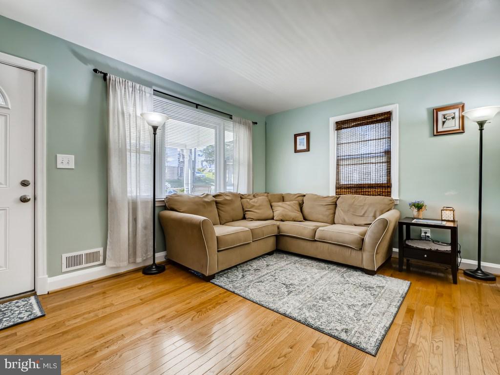 4403 Ridge Drive Baltimore, MD 21229 - Photo 7 of 28 Gallery Image 7