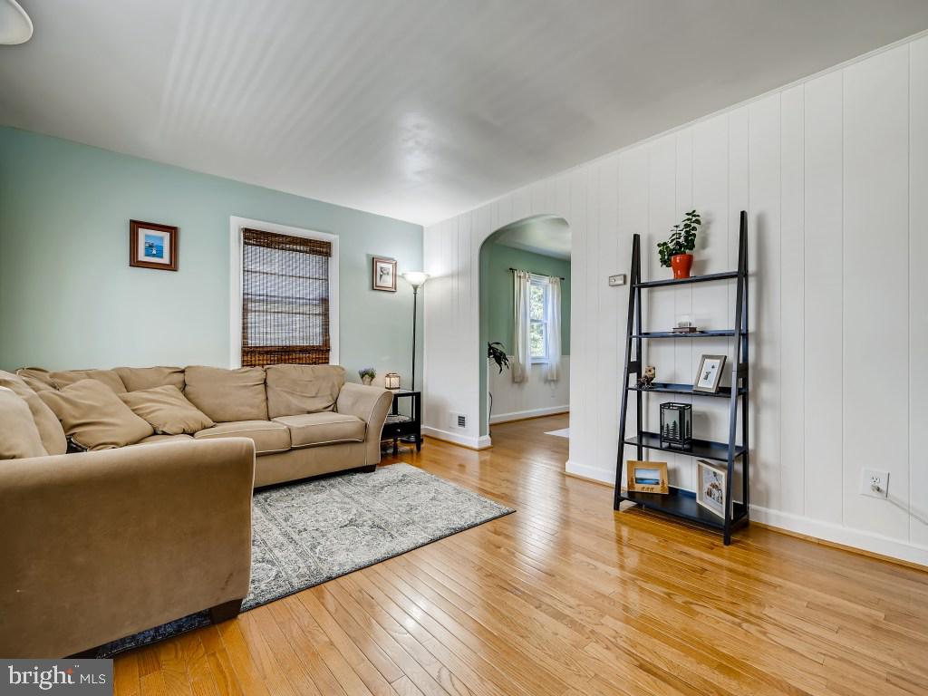 4403 Ridge Drive Baltimore, MD 21229 - Photo 8 of 28 Gallery Image 8