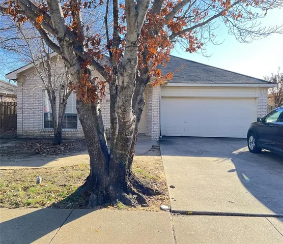 $1,950 | 2416 Wildwood Lane, Denton, TX 76210