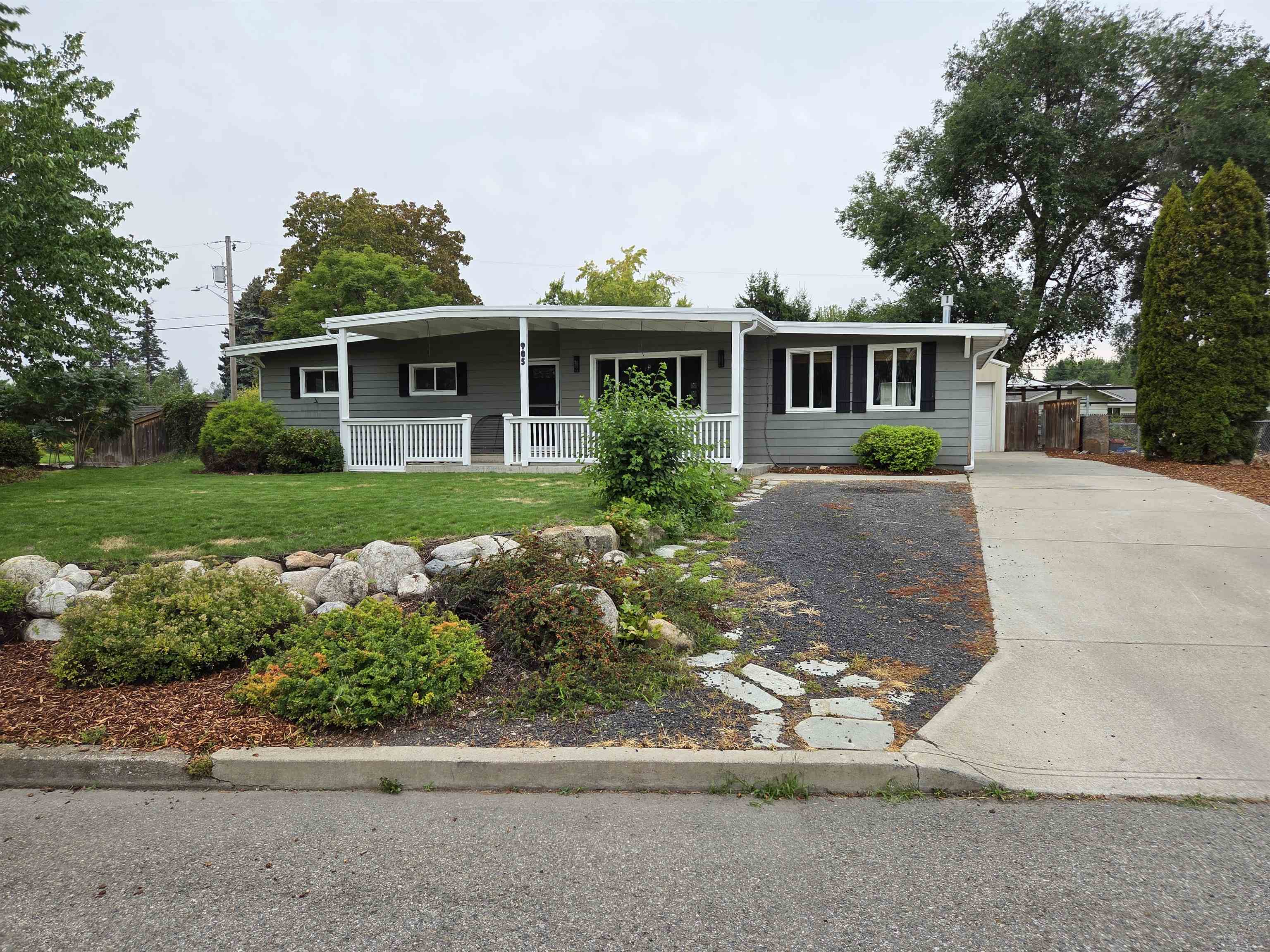 905 North Ravalli Drive Spokane Valley, WA 99037 - Photo 2 of 40