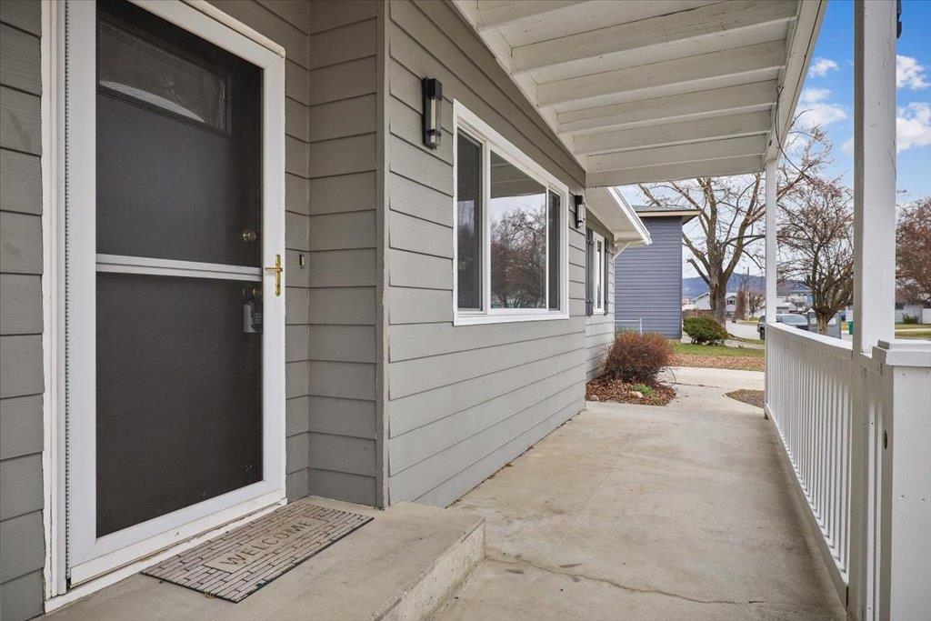 905 North Ravalli Drive Spokane Valley, WA 99037 - Photo 3 of 40