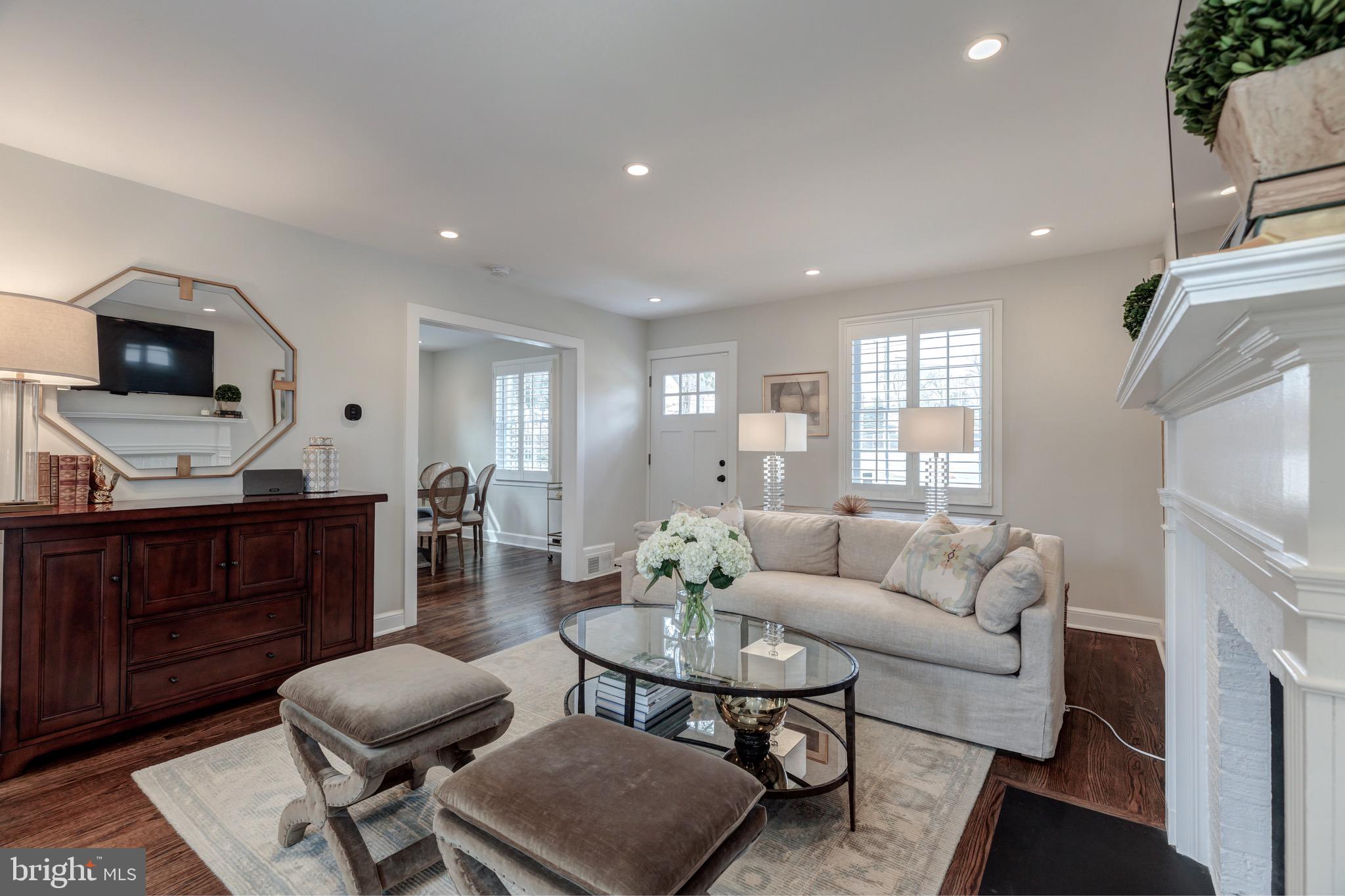 702 Dartmouth Avenue Silver Spring, MD 20910 - Photo 3 of 19 Gorgeous hardwood floors throughout