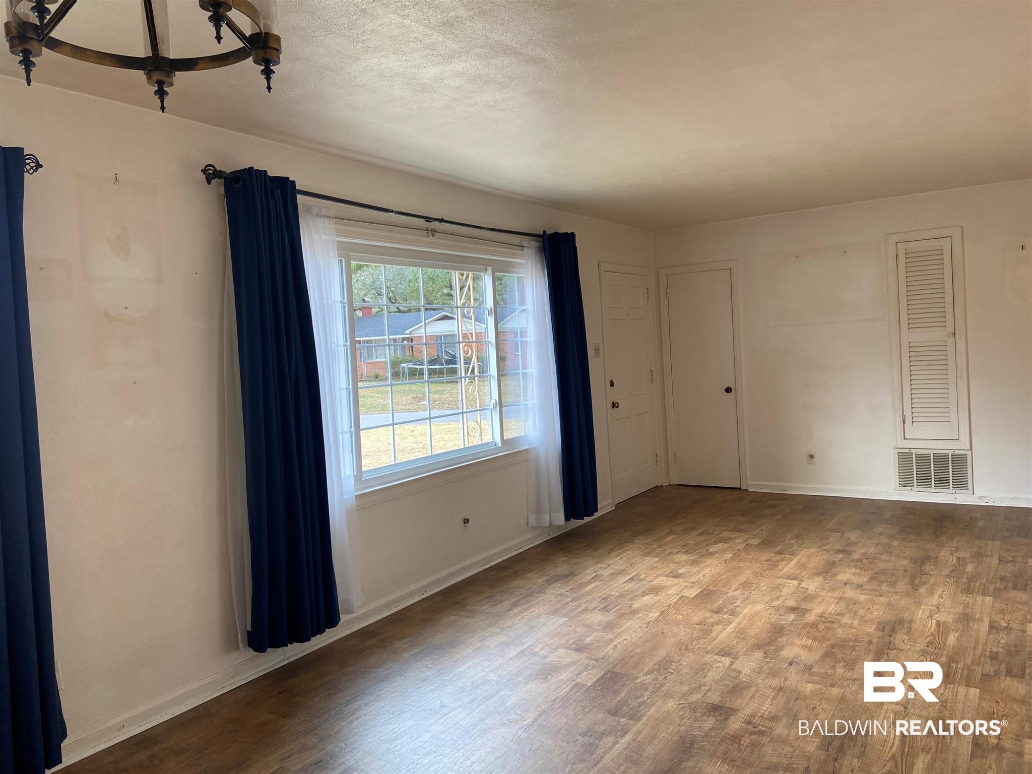 3151 Angus Drive South Mobile, AL 36606 - Photo 2 of 15