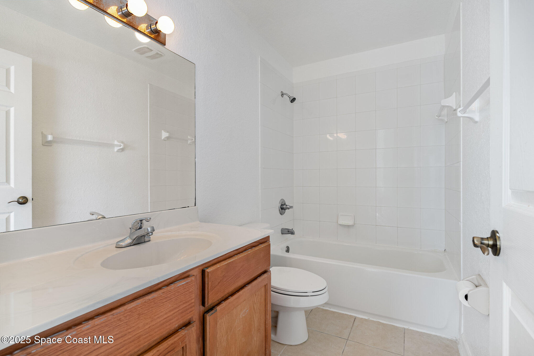 105 Turpial Way, Unit 104 Melbourne, FL 32901 - Photo 13 of 15 013_dsc00128-edit_206