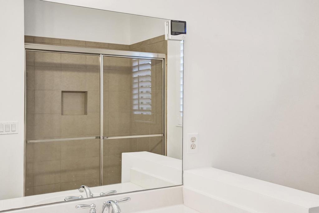 608 Southwest 3rd Avenue Pompano Beach, FL 33060 - Photo 33 of 64 a bathroom with a bathtub