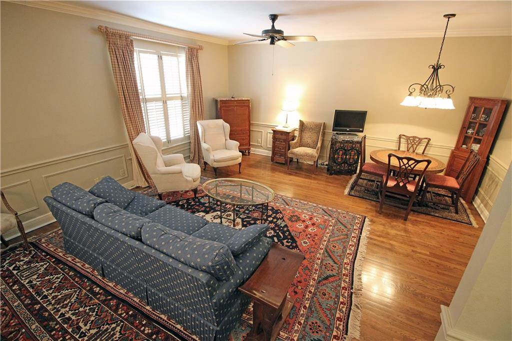 310 Rue St Peter Metairie, LA 70005 - Photo 3 of 29 Gallery Image 3