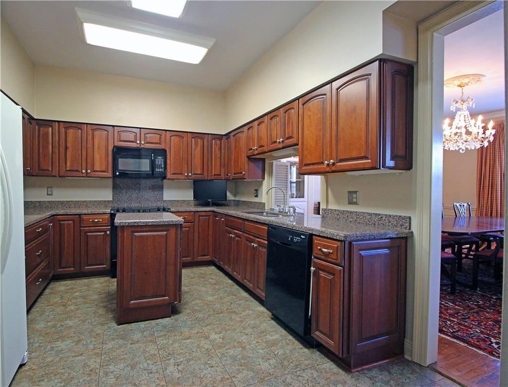 310 Rue St Peter Metairie, LA 70005 - Photo 5 of 29 Gallery Image 5
