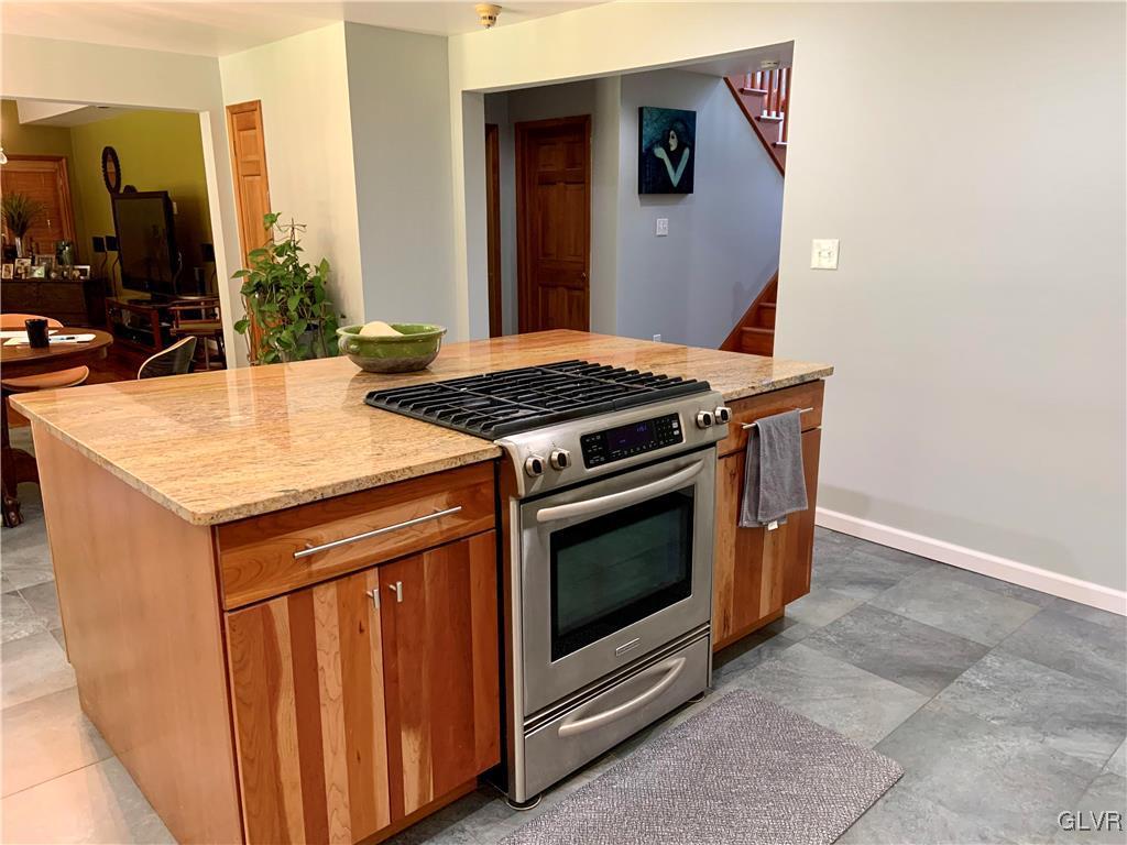 562 Devils Hole Road Mount Pocono, PA 18344 - Photo 5 of 25