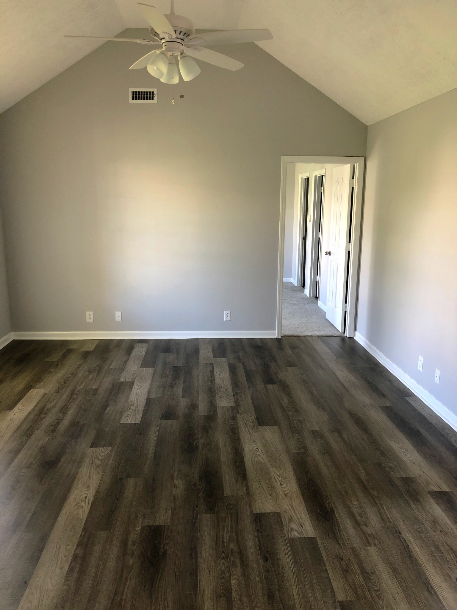 672 Crescent Road Murfreesboro, TN 37128 - Photo 3 of 20 en view of room with window