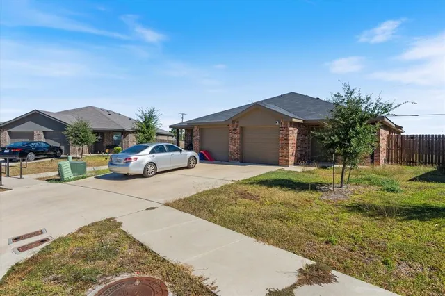 a front view of house with yard