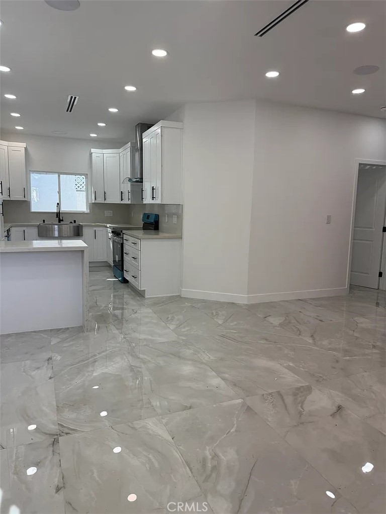 522 Stanford Road Burbank, CA 91504 - Photo 3 of 19