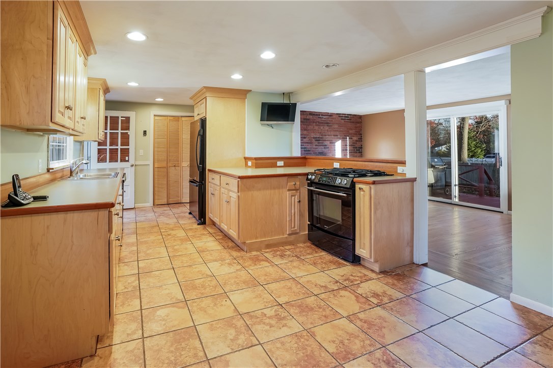 30 Haley Road Warwick, RI 02889 - Photo 3 of 23 Gallery Image 3