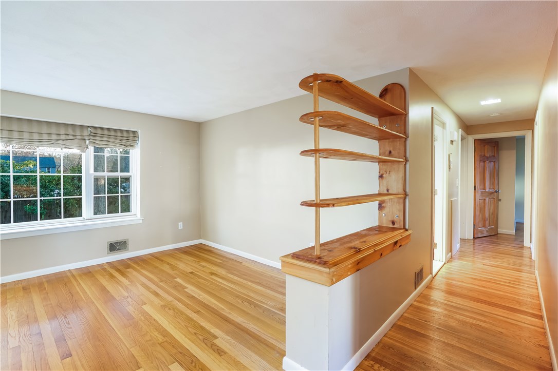 30 Haley Road Warwick, RI 02889 - Photo 4 of 23 Gallery Image 4