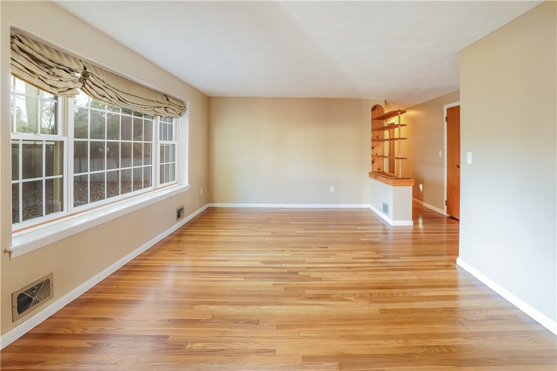 30 Haley Road Warwick, RI 02889 - Photo 5 of 23 Gallery Image 5