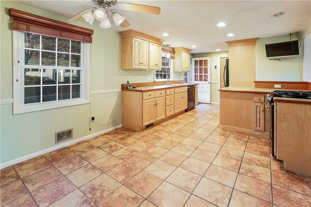 30 Haley Road Warwick, RI 02889 - Photo 10 of 23 Gallery Image 10