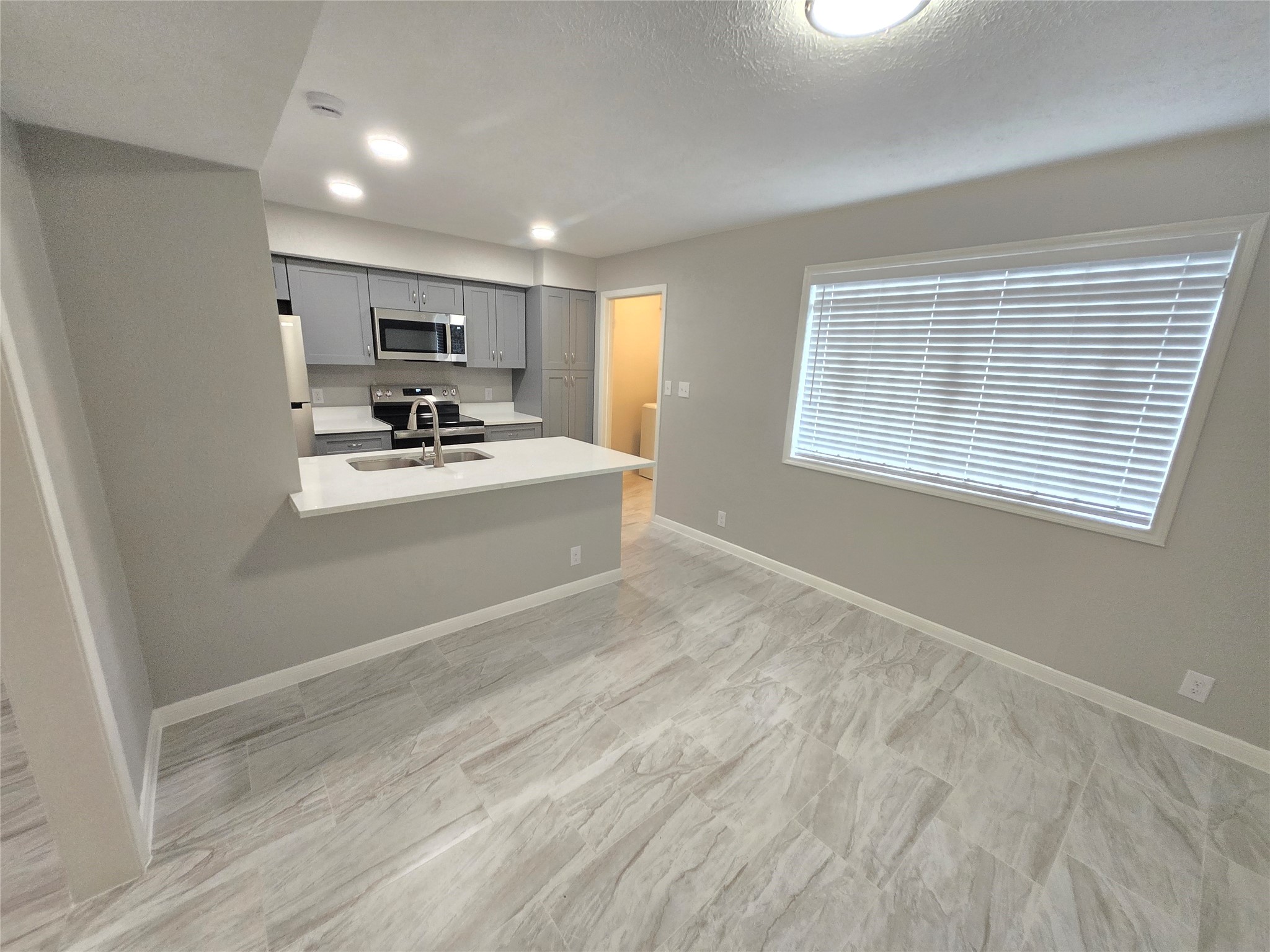 8101 Amelia Road, Unit 307 Houston, TX 77055 - Photo 6 of 21 Gallery Image 6